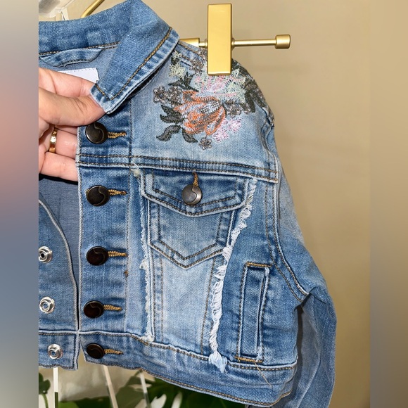 EUC Floral Joe’s Jean Embroidered Crop Jean Jacket - Picture 3 of 4